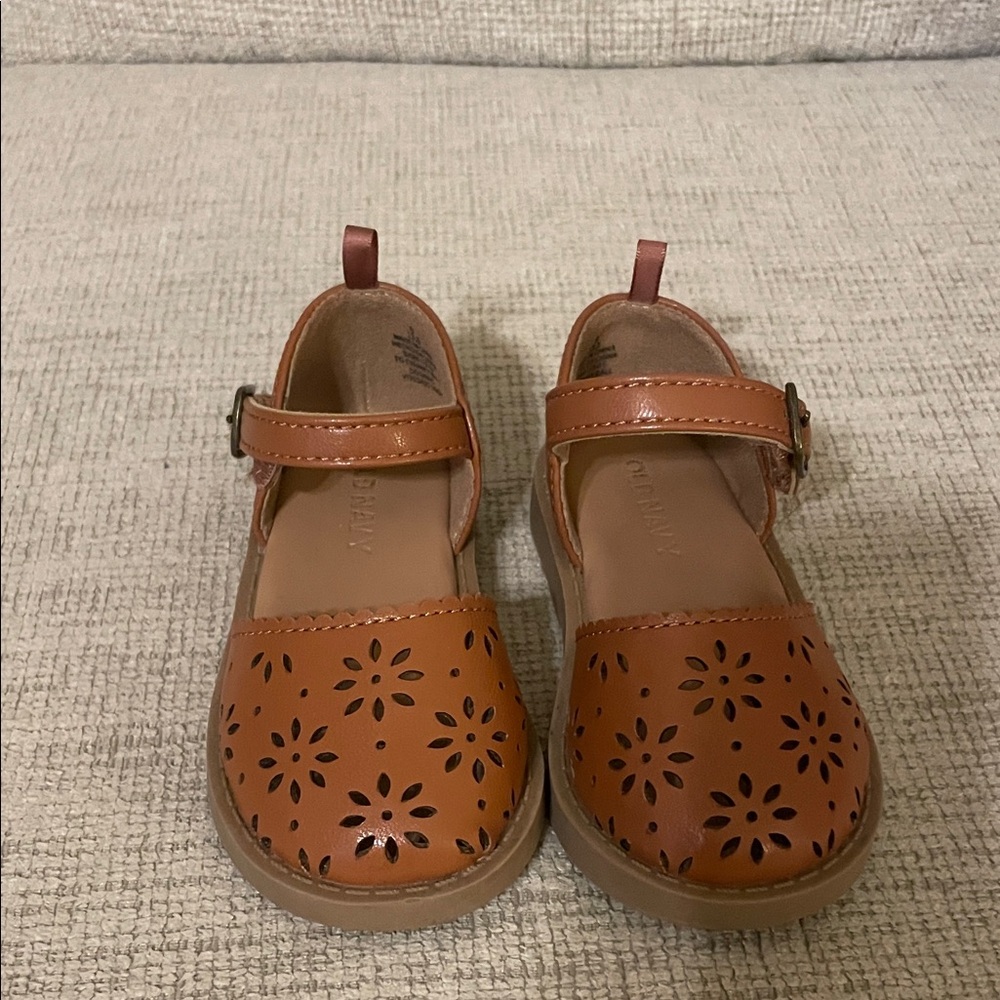Old Navy Tan Kids Dress Shoes with Floral Design